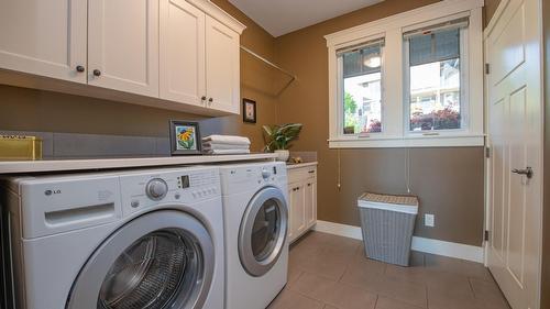 4300 Camelback Way, Vernon, BC - Indoor Photo Showing Laundry Room