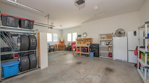 4300 Camelback Way, Vernon, BC - Indoor Photo Showing Garage