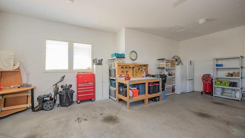 4300 Camelback Way, Vernon, BC - Indoor Photo Showing Garage