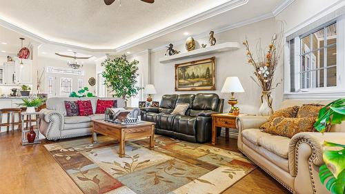 1808 Erickson Road, Creston, BC - Indoor Photo Showing Living Room