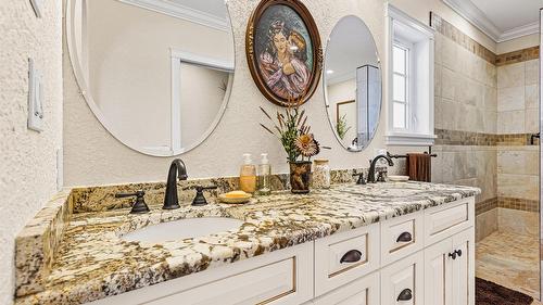 1808 Erickson Road, Creston, BC - Indoor Photo Showing Bathroom