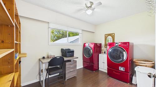 623 Devon Street, Creston, BC - Indoor Photo Showing Laundry Room