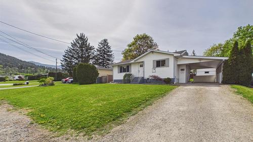 623 Devon Street, Creston, BC - Outdoor
