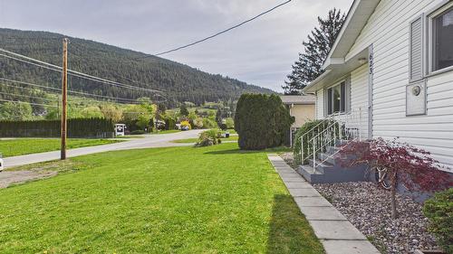 623 Devon Street, Creston, BC - Outdoor