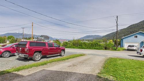 623 Devon Street, Creston, BC - Outdoor