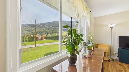 623 Devon Street, Creston, BC - Indoor Photo Showing Other Room