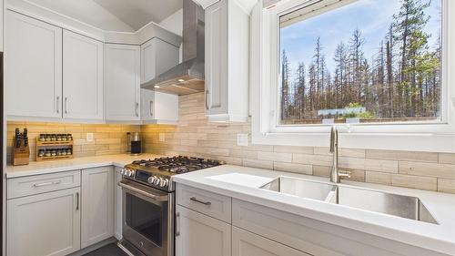 2117 16Th Street, Cranbrook, BC - Indoor Photo Showing Kitchen With Double Sink With Upgraded Kitchen