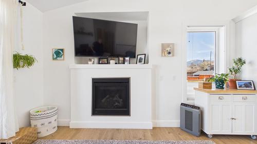 2117 16Th Street, Cranbrook, BC - Indoor Photo Showing Living Room With Fireplace
