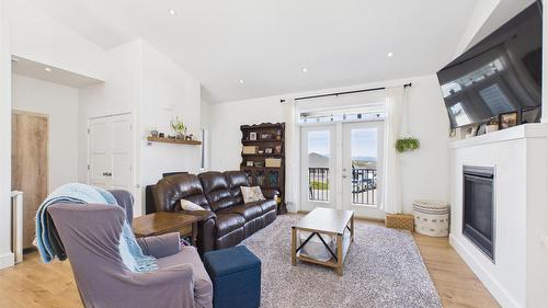 2117 16Th Street, Cranbrook, BC - Indoor Photo Showing Living Room With Fireplace