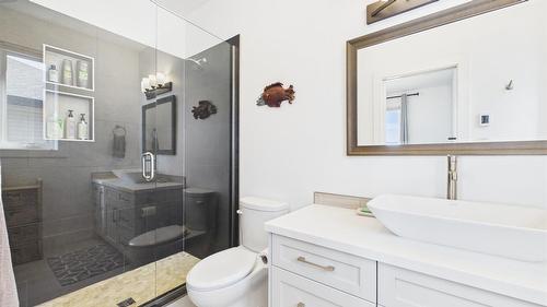 2117 16Th Street, Cranbrook, BC - Indoor Photo Showing Bathroom