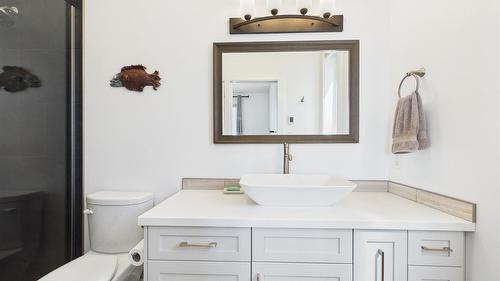 2117 16Th Street, Cranbrook, BC - Indoor Photo Showing Bathroom