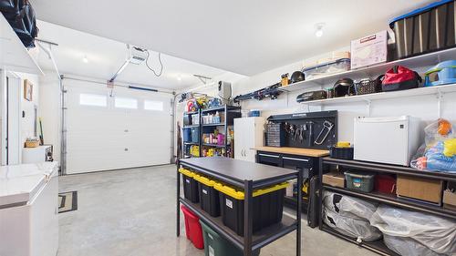 2117 16Th Street, Cranbrook, BC - Indoor Photo Showing Garage