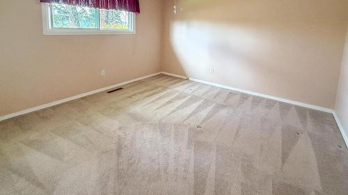 811 28Th Avenue, Cranbrook, BC - Indoor Photo Showing Other Room