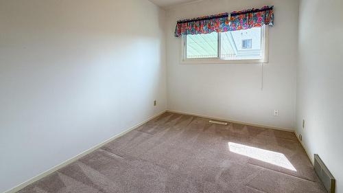 811 28Th Avenue, Cranbrook, BC - Indoor Photo Showing Other Room