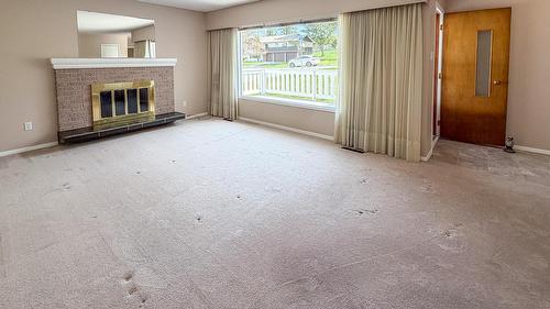 811 28Th Avenue, Cranbrook, BC - Indoor With Fireplace