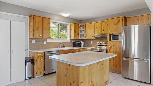 1285 Begley Road, Kelowna, BC - Indoor Photo Showing Kitchen