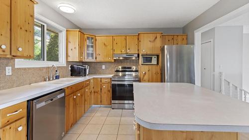 1285 Begley Road, Kelowna, BC - Indoor Photo Showing Kitchen