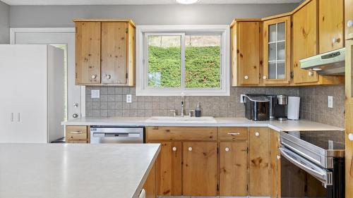 1285 Begley Road, Kelowna, BC - Indoor Photo Showing Kitchen