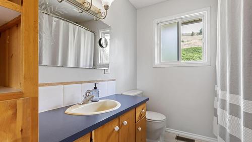 1285 Begley Road, Kelowna, BC - Indoor Photo Showing Bathroom