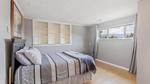 1285 Begley Road, Kelowna, BC - Indoor Photo Showing Bedroom