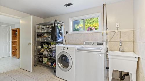 1285 Begley Road, Kelowna, BC - Indoor Photo Showing Laundry Room