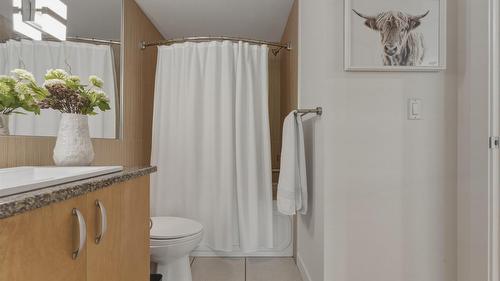 2303-7343 Okanagan Landing Road, Vernon, BC - Indoor Photo Showing Bathroom