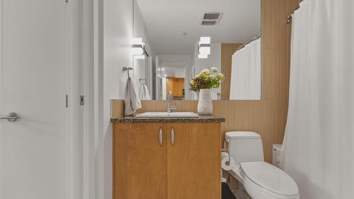 2303-7343 Okanagan Landing Road, Vernon, BC - Indoor Photo Showing Bathroom