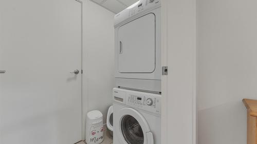 2303-7343 Okanagan Landing Road, Vernon, BC - Indoor Photo Showing Laundry Room