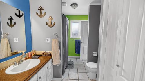2917 2B Street, Cranbrook, BC - Indoor Photo Showing Bathroom