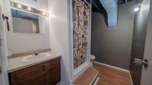 2917 2B Street, Cranbrook, BC - Indoor Photo Showing Bathroom
