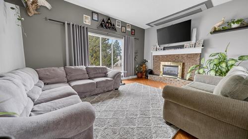 2917 2B Street, Cranbrook, BC - Indoor Photo Showing Living Room With Fireplace