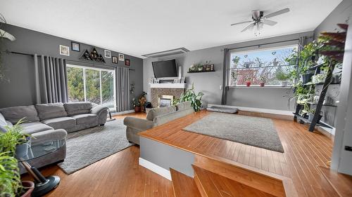 2917 2B Street, Cranbrook, BC - Indoor Photo Showing Living Room With Fireplace