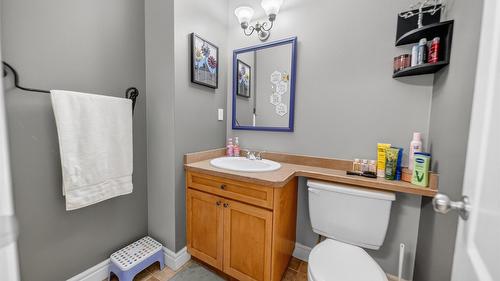 2917 2B Street, Cranbrook, BC - Indoor Photo Showing Bathroom
