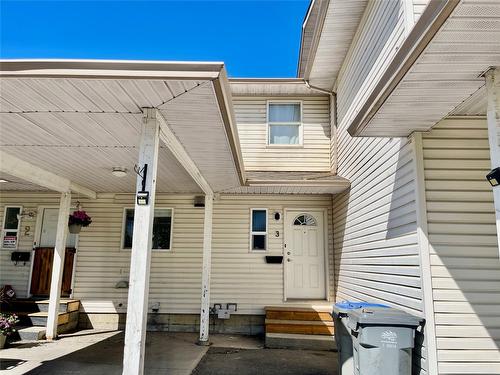 3-790 Holt Street  Kamloops, BC V2B 5G4