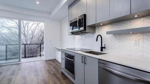 307-1274 Devonshire Avenue, Kelowna, BC - Indoor Photo Showing Kitchen With Upgraded Kitchen