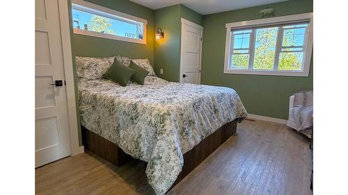 5469 Riverview Frontage Road, Ta Ta Creek, BC - Indoor Photo Showing Other Room