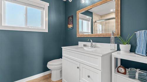 5469 Riverview Frontage Road, Ta Ta Creek, BC - Indoor With Fireplace