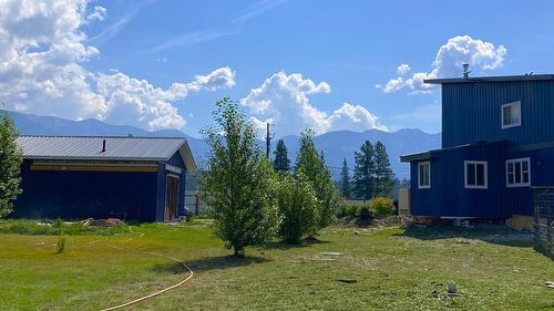 5469 Riverview Frontage Road, Ta Ta Creek, BC - Outdoor