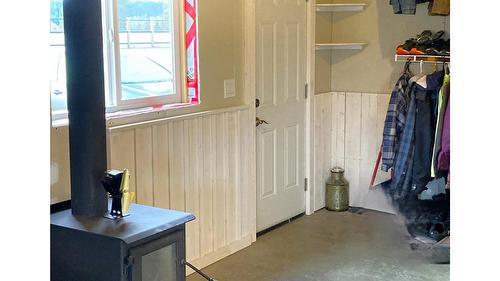 5469 Riverview Frontage Road, Ta Ta Creek, BC - Indoor