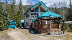 6209 Sawczuk Road Sawczuk Road  Trout Lake, BC V0G 1R2