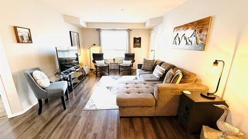 3302-205 Third Avenue, Invermere, BC - Indoor Photo Showing Living Room