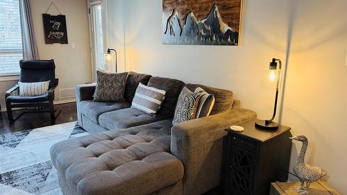 3302-205 Third Avenue, Invermere, BC - Indoor Photo Showing Living Room