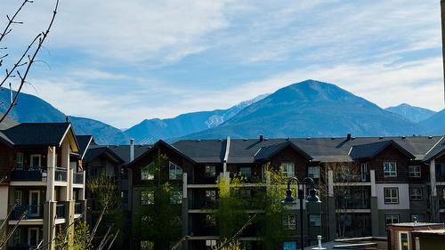 3302-205 Third Avenue, Invermere, BC - Outdoor With Facade