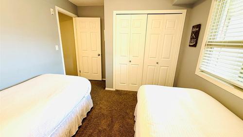 3302-205 Third Avenue, Invermere, BC - Indoor Photo Showing Bedroom