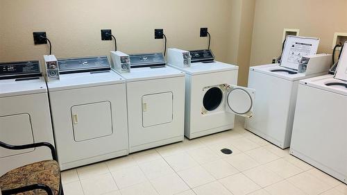 403-500 Stemwinder Drive, Kimberley, BC - Indoor Photo Showing Laundry Room