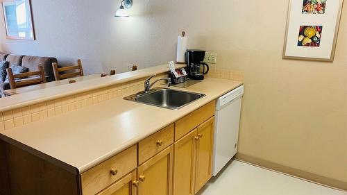 403-500 Stemwinder Drive, Kimberley, BC - Indoor Photo Showing Kitchen