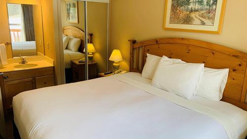 403-500 Stemwinder Drive, Kimberley, BC - Indoor Photo Showing Bedroom