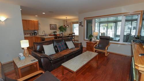 912 Ben Keer Drive, Kimberley, BC - Indoor Photo Showing Living Room