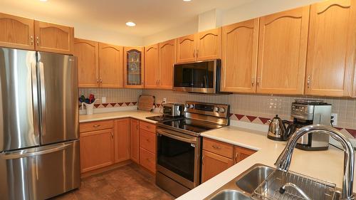 912 Ben Keer Drive, Kimberley, BC - Indoor Photo Showing Kitchen With Double Sink