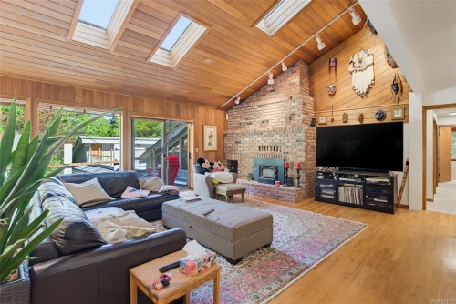 5630 Batu Rd, Saanich, BC 